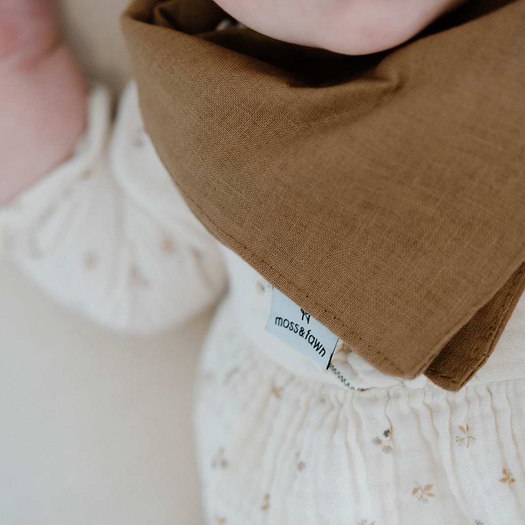 Linen Drool Bib | Bark